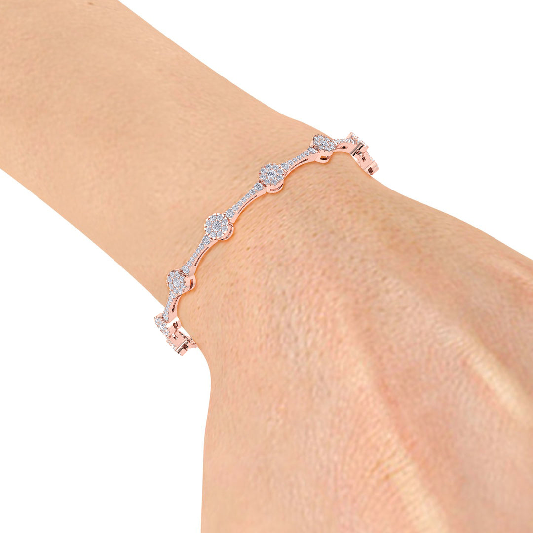 Bracelet in rose gold with white diamonds of 2.31 ct in weight