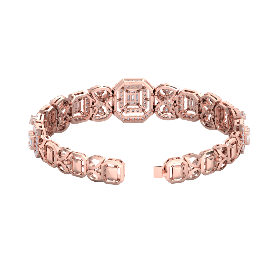 Statement bracelet in yellow gold with white diamonds of 3.09 ct in weight
