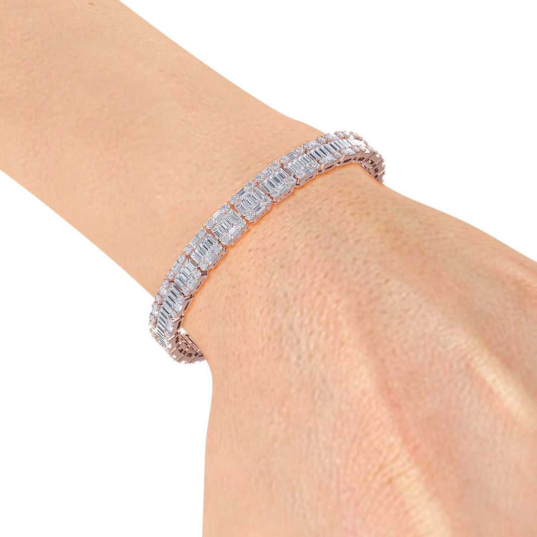 Baguette tennis bracelet in yellow gold with white diamonds of 5.20 ct in weight