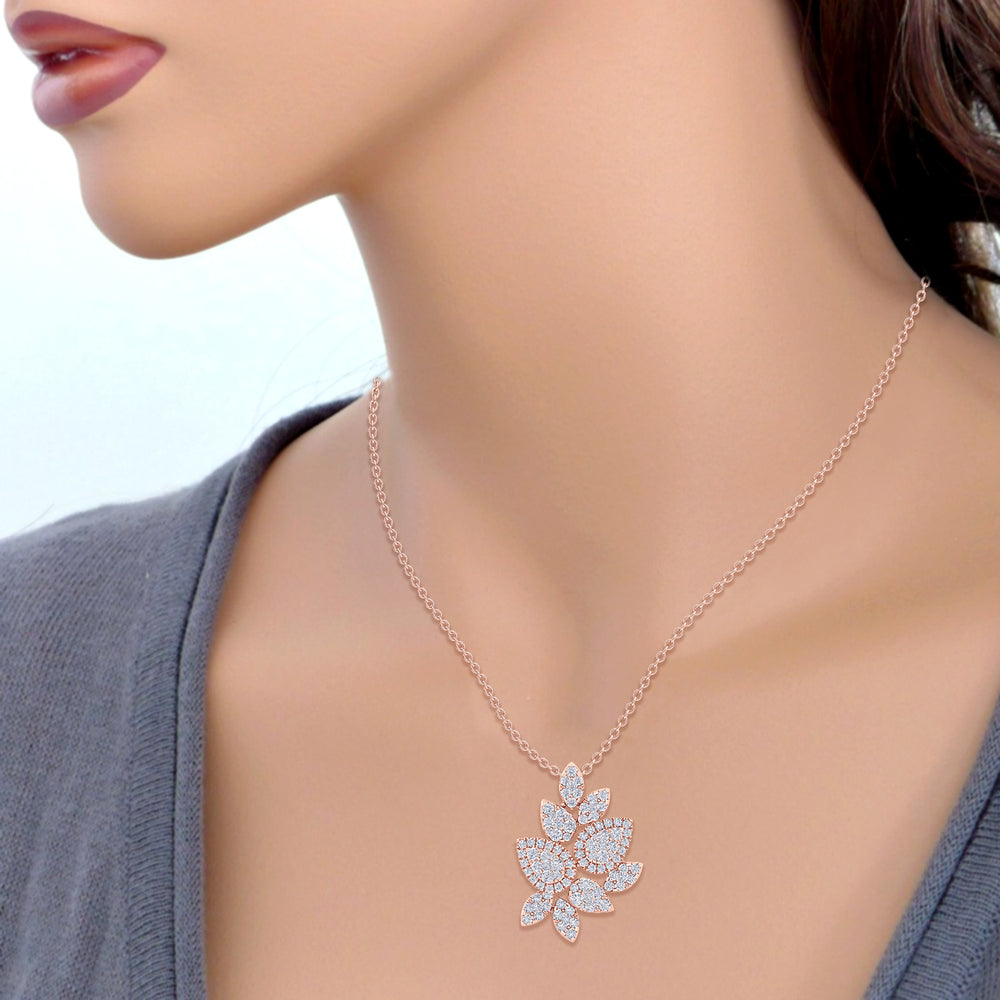 Diamond leaf pendant in rose gold with white diamonds of 2.31 ct in weight