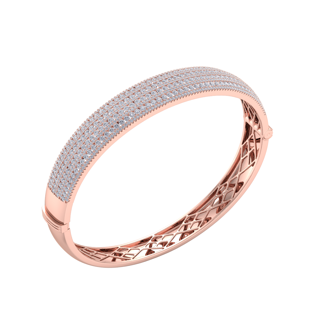 Diamond bangle in rose gold with white diamonds of 6.97 ct in weight