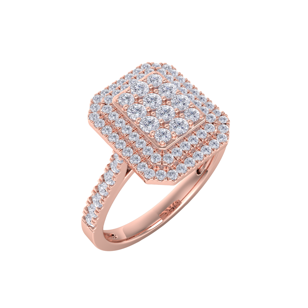 Cluster engagement ring in rose gold with white diamonds of 0.64 ct in weight