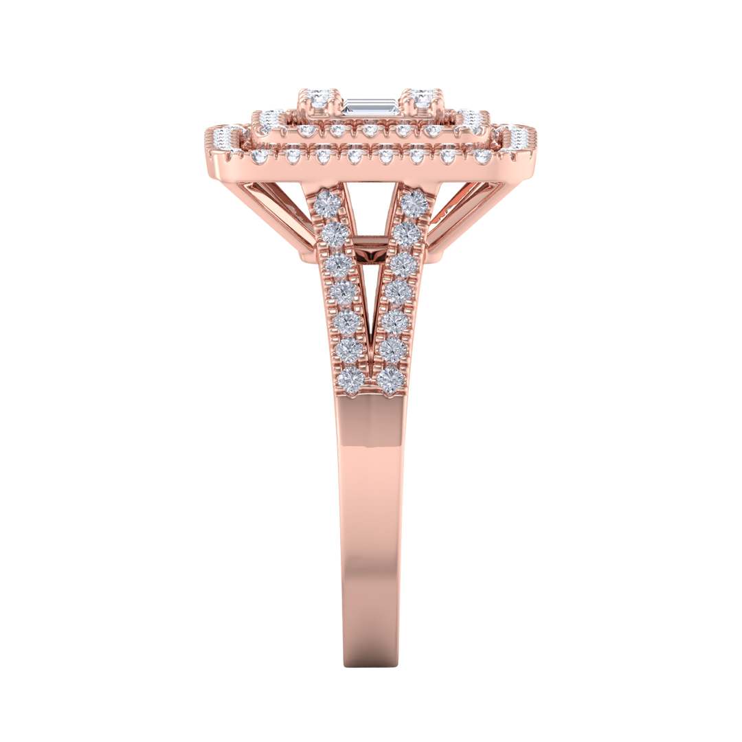 Square diamond ring with split shank in yellow gold with white diamonds of 1.02 ct in weight
