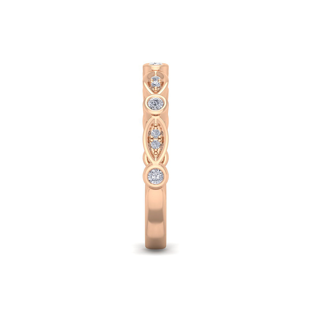 Beautiful Ring in rose gold with white diamonds of 0.16 ct in weight