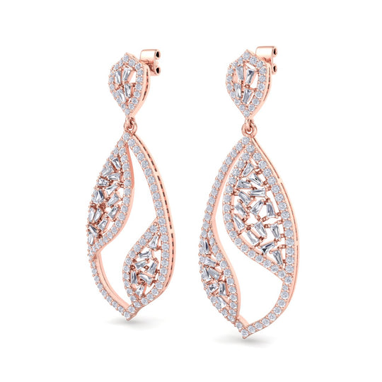 Tear drop earrings in yellow gold with white diamonds of 3.47 ct in weight