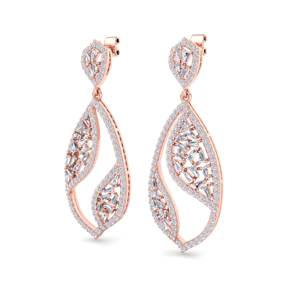 Tear drop earrings in rose gold with white diamonds of 3.47 ct in weight