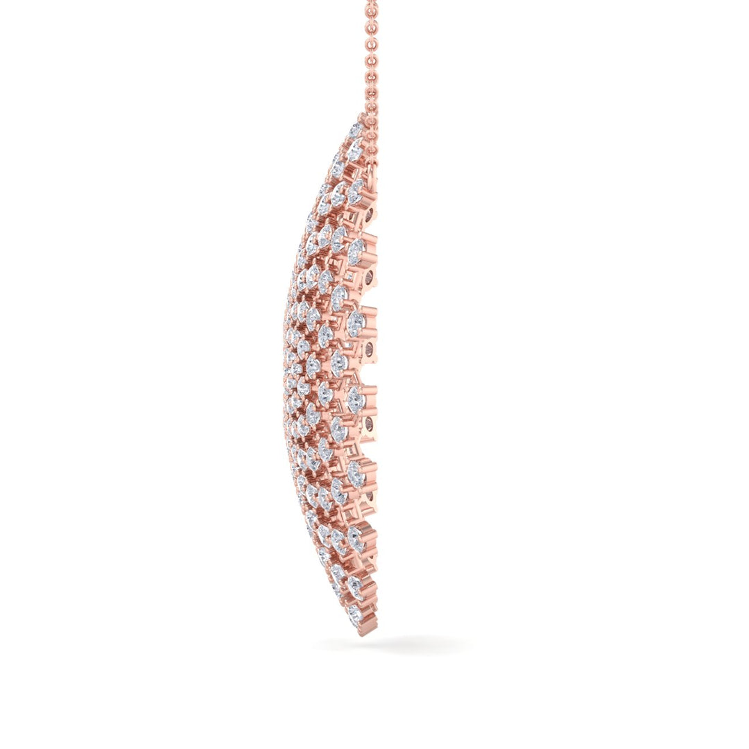 Round pendant in rose gold with white diamonds of 4.47 ct in weight