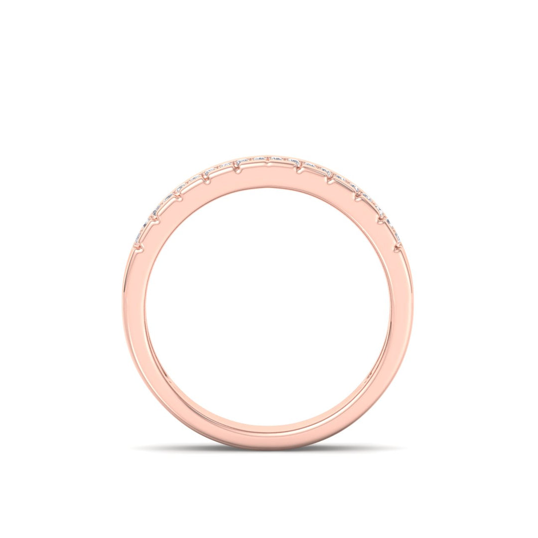 Wedding band in rose gold with white diamonds of 0.10 ct in weight