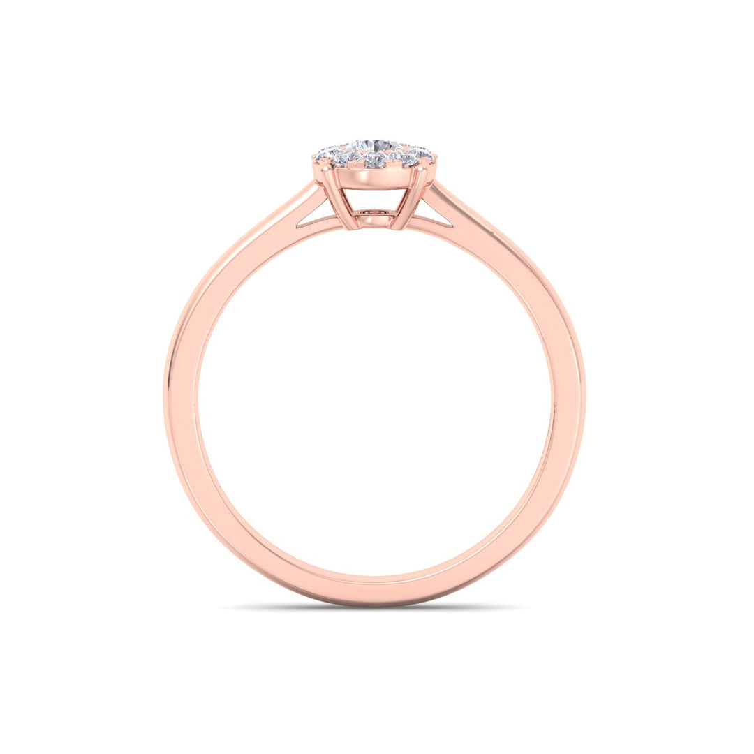 Halo engagement ring in rose gold with white diamonds of 0.15 ct in weight