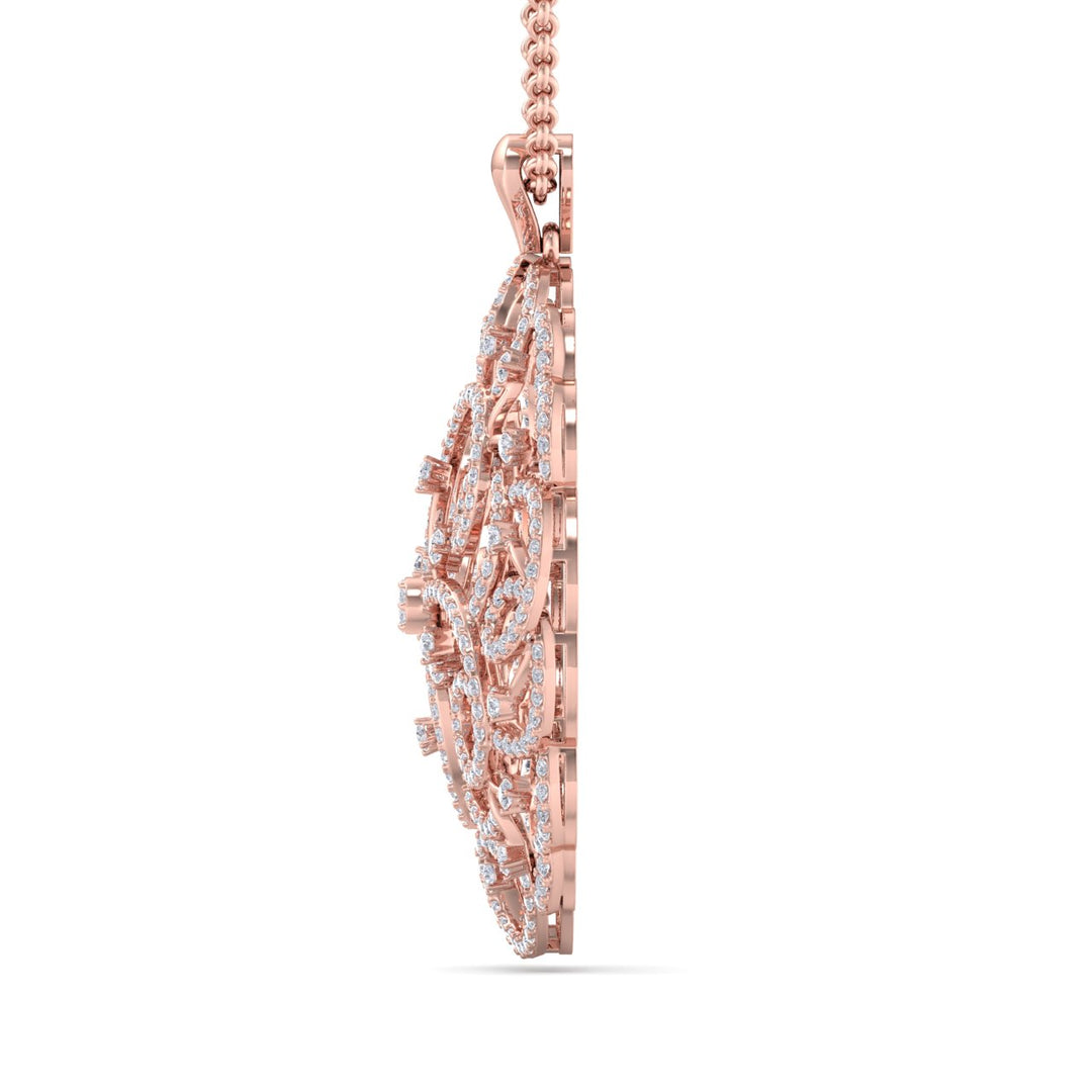 Flower pendant in rose gold with white diamonds of 3.70 ct in weight