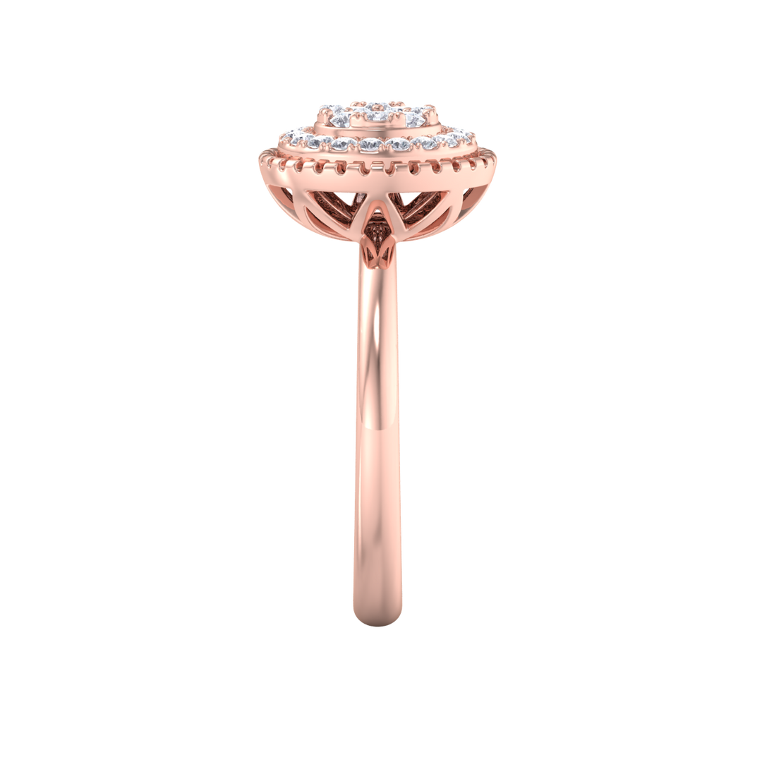 Round cluster ring in rose gold with white diamonds of 0.38 ct in weight