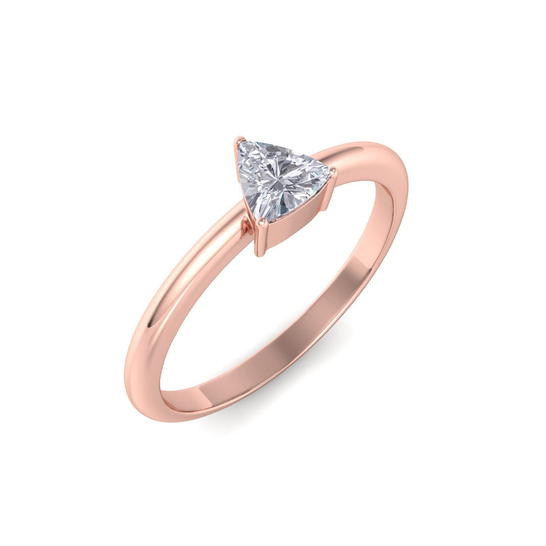 Triangle shaped petite diamond ring in rose gold with white diamonds of 0.25 ct in weight