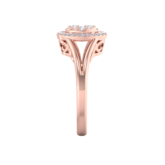 Cluster halo ring in rose gold with white diamonds of 0.33 ct in weight
