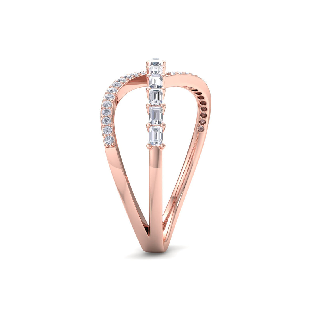 Ribbon ring in rose gold with white diamonds of 0.40 ct in weight