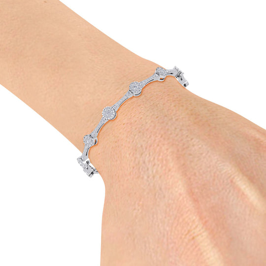 Bracelet in white gold with white diamonds of 2.31 ct in weight