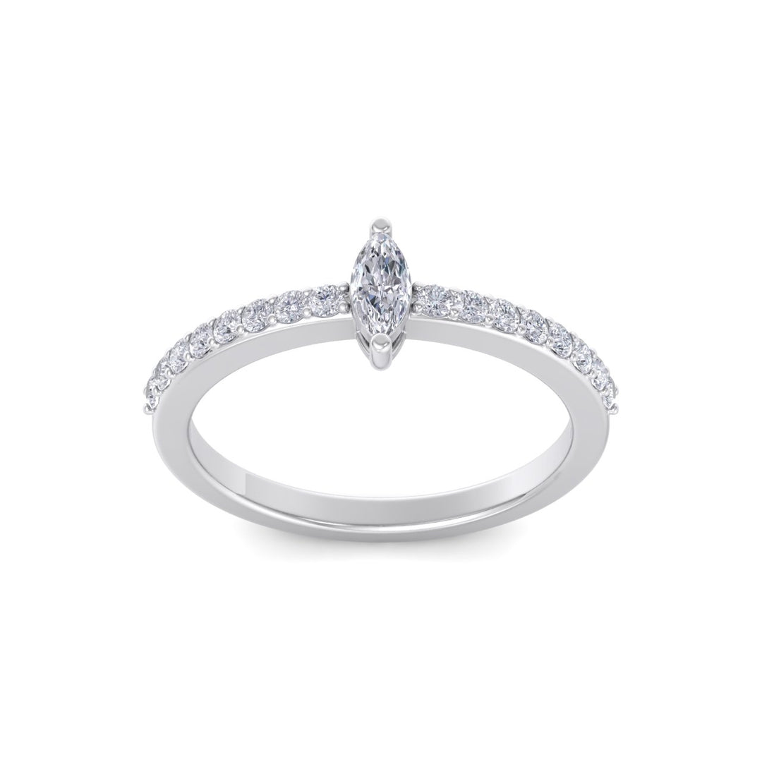 Diamond ring in white gold with white diamonds of 0.44 ct in weight