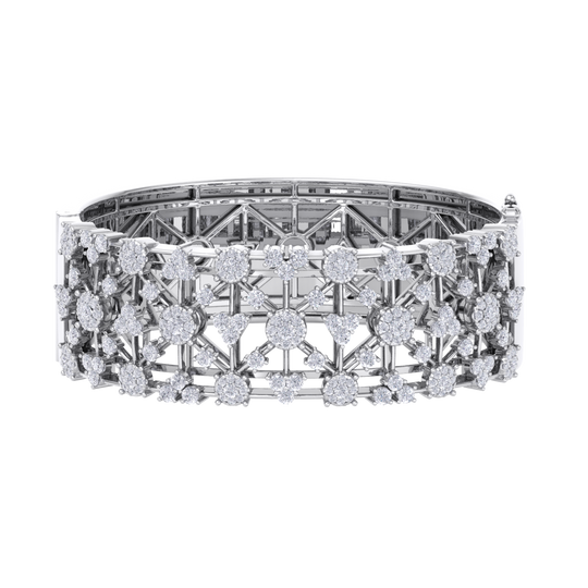 Diamond bangle in white gold with white diamonds of 6.21 ct in weight
