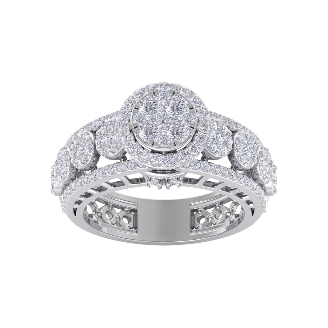 Halo cluster ring in white gold with white diamonds of 1.53 ct in weight