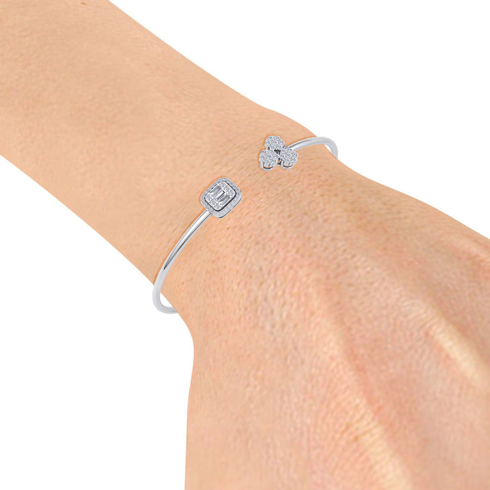 Bracelet in white gold with white diamonds of 0.58 ct in weight