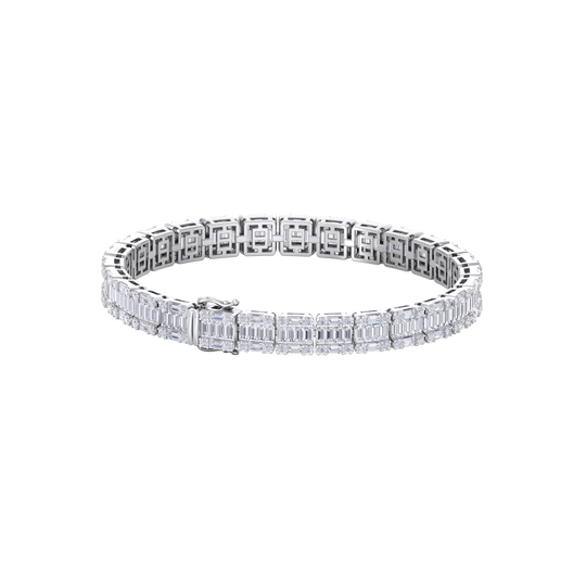 Baguette tennis bracelet in white gold with white diamonds of 5.20 ct in weight