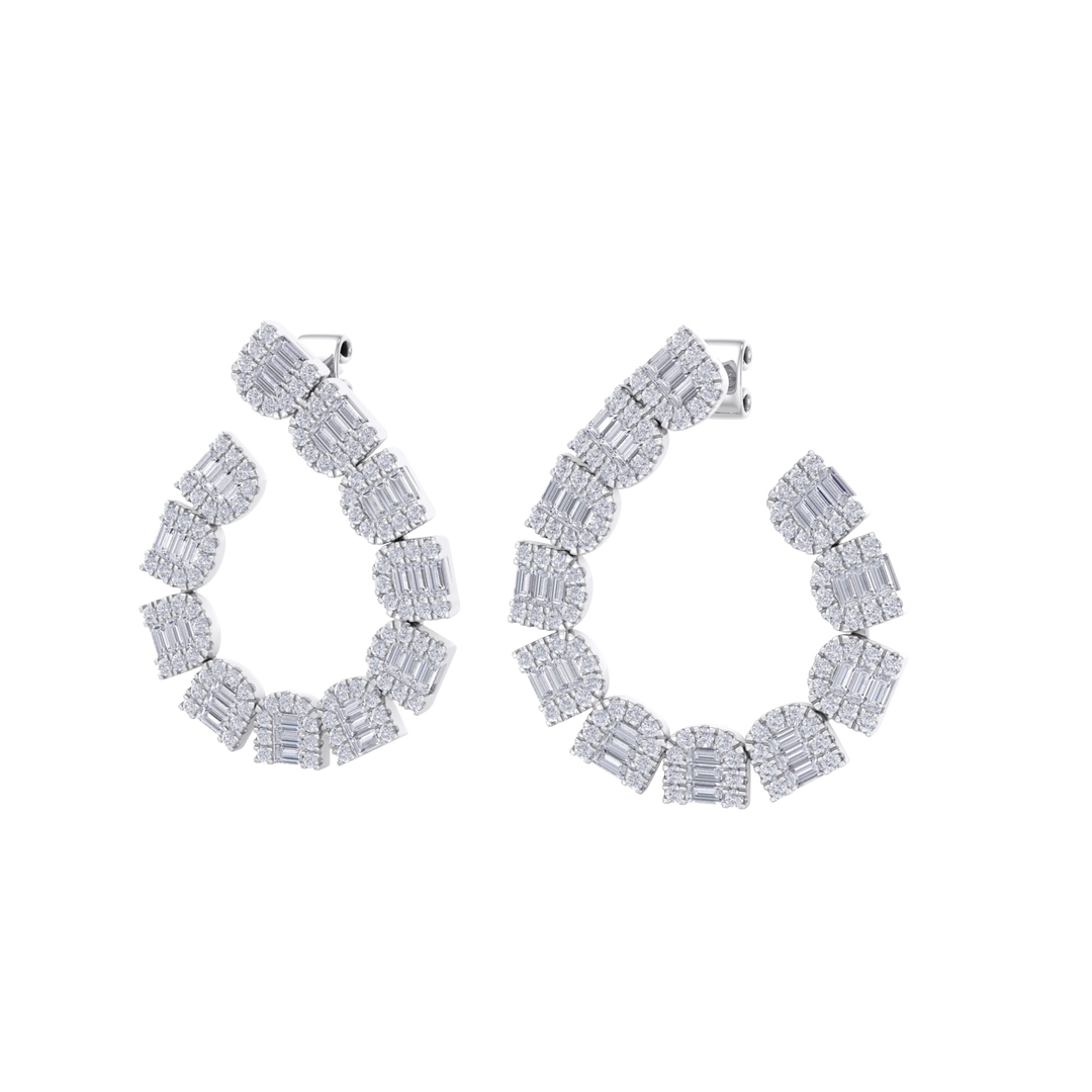 Circle studs in white gold with white diamonds of 5.82 ct in weight