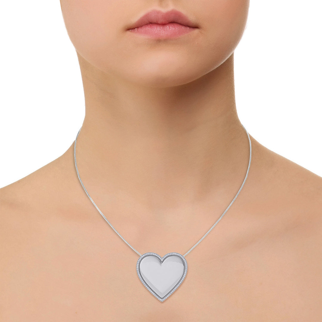 Heart pendant in rose gold with white diamonds of 0.33 ct in weight