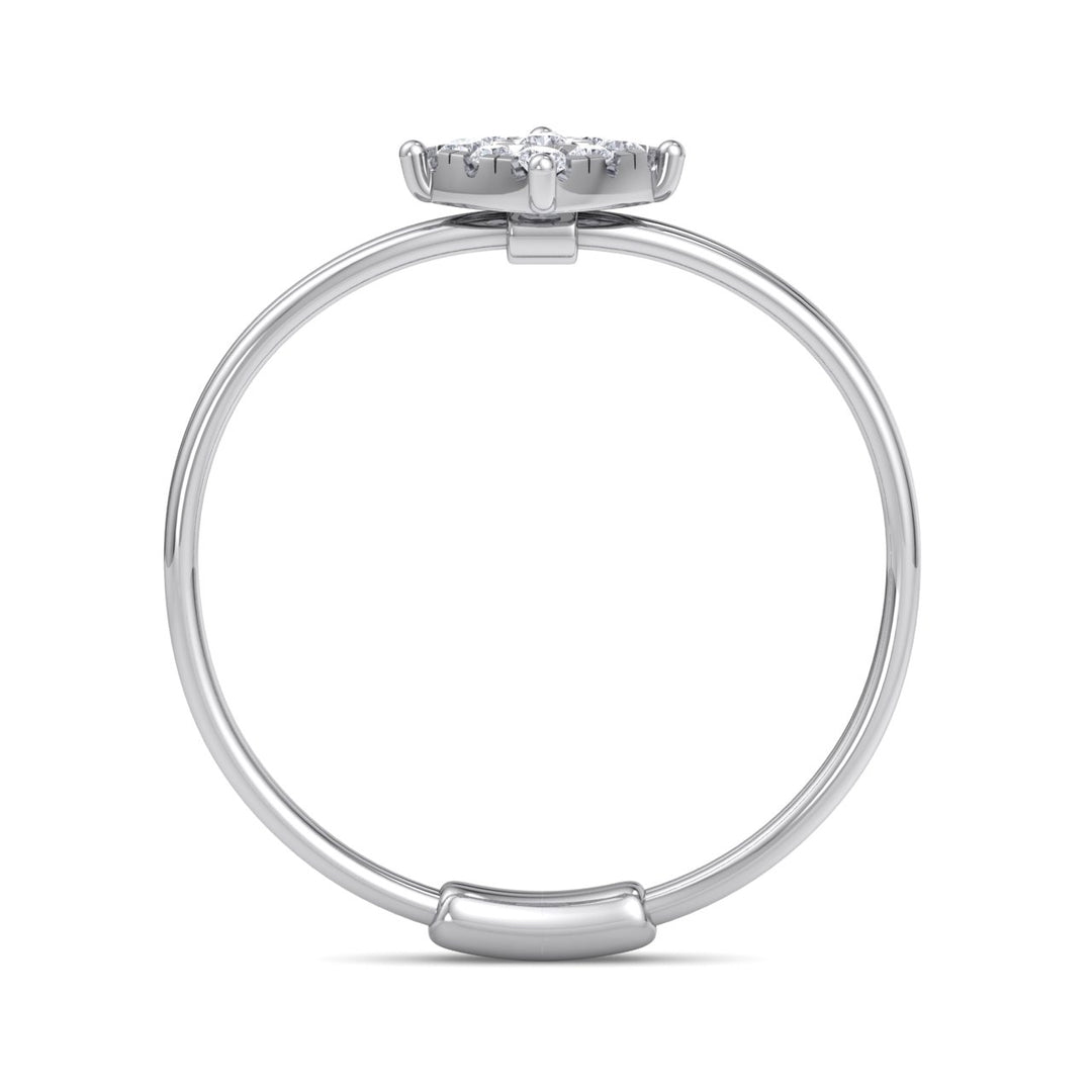 Beautiful Ring in white gold with white diamonds of 0.13 ct in weight
