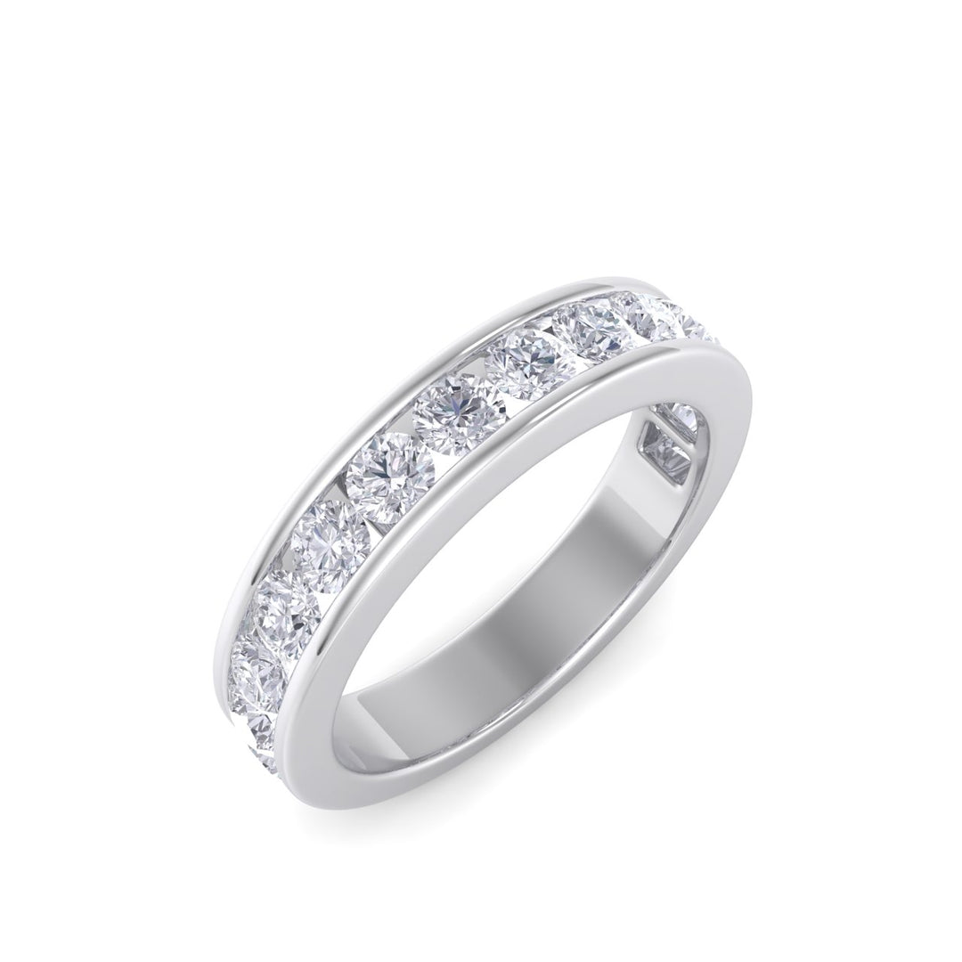 Classic Wedding band in white gold with white diamonds of 1.01 ct in weight