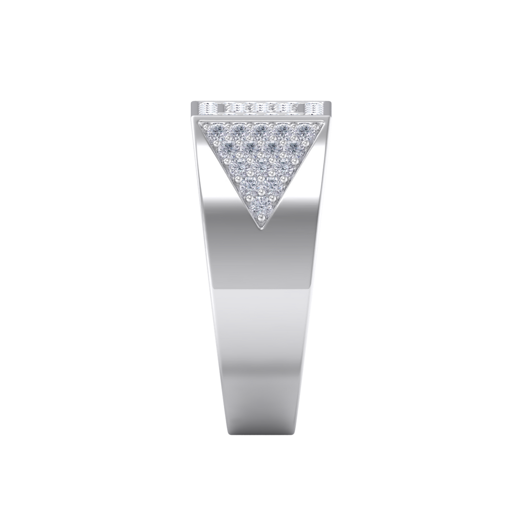 Diamond ring in white gold with white diamonds of 0.77 ct in weight