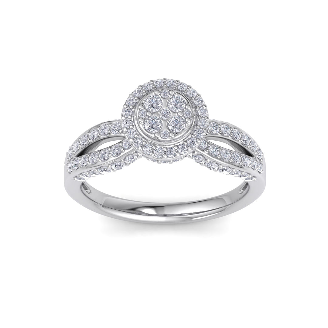 Round cluster ring in white gold with white diamonds of 0.98 ct in weight