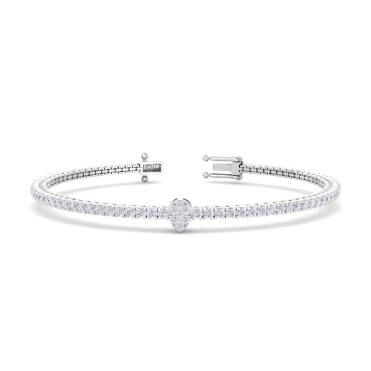 Tennis bracelet with center piece in white gold with white diamonds of 1.77 ct in weight