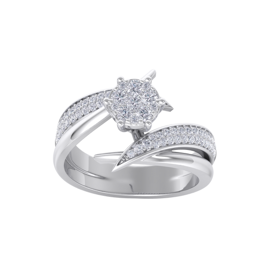Cluster solitaire ring in white gold with white diamonds of 0.57 ct in weight