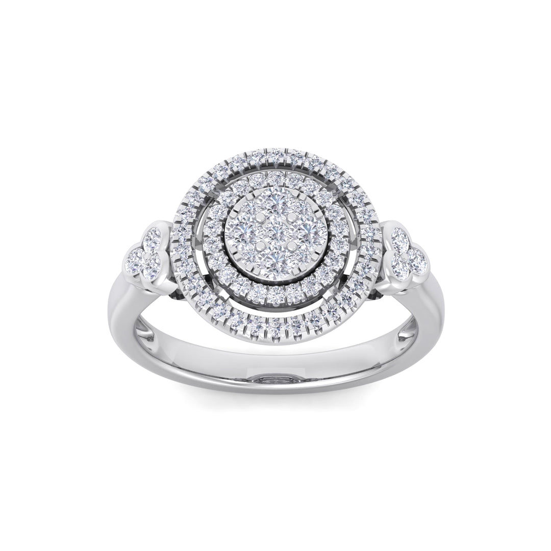 Circle ring in white gold with white diamonds of 0.67 ct in weight