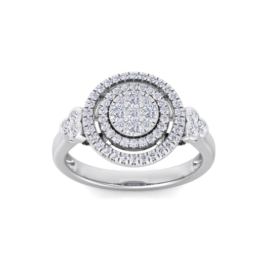 Circle ring in white gold with white diamonds of 0.67 ct in weight