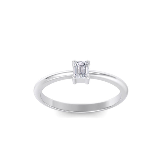 Emerald shaped petite diamond ring in white gold with white diamonds of 0.25 in weight