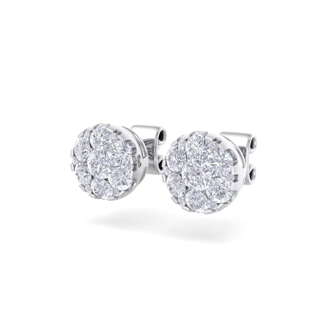 Round stud earrings in white gold with white diamonds of 0.84 ct in weight
