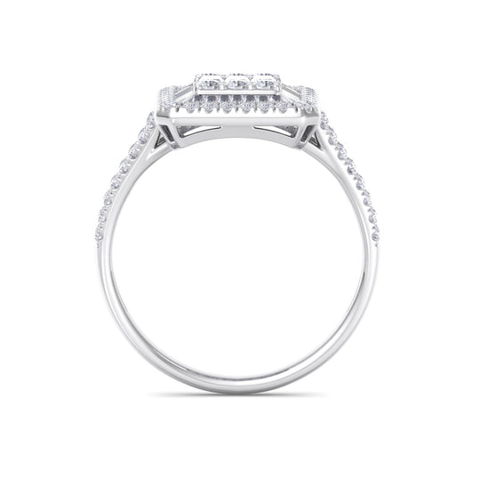 Square ring in white gold with white diamonds of 0.65 ct in weight