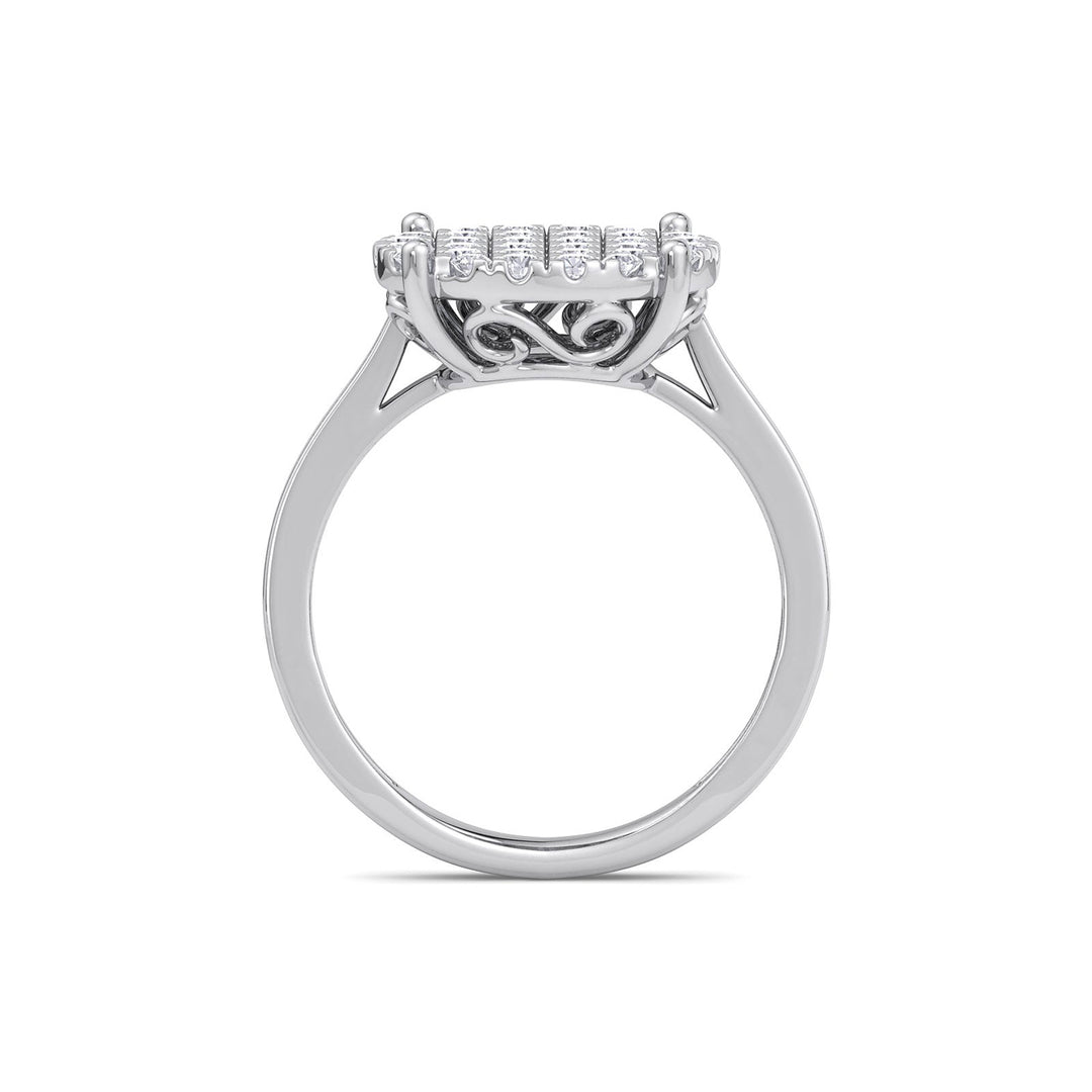 Round shape ring in white gold with white diamonds of 0.93 ct in weight