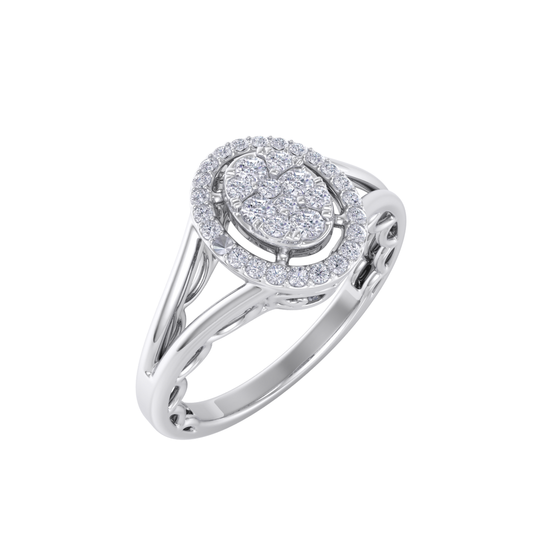 Cluster halo ring in white gold with white diamonds of 0.33 ct in weight