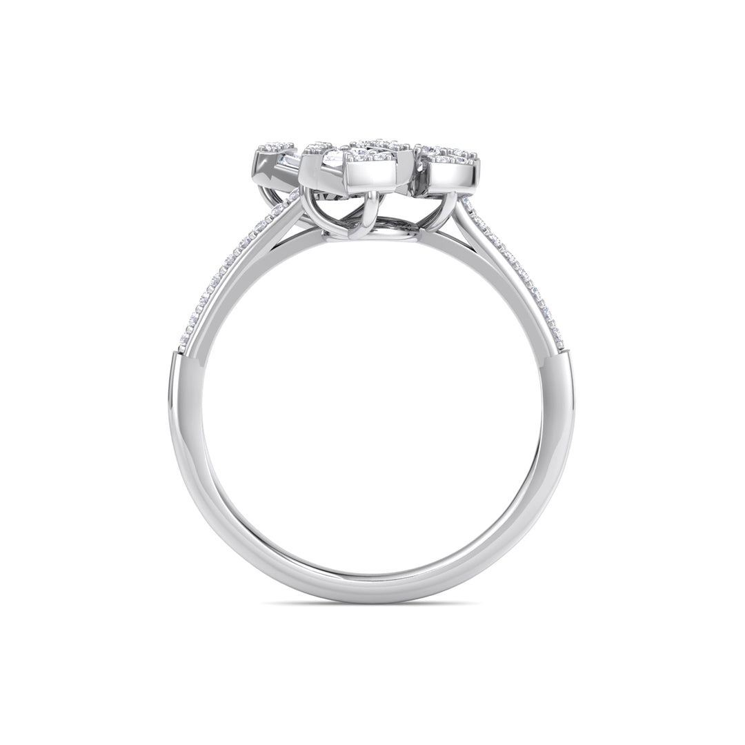 Ring in white gold with white diamonds of 0.34 ct in weight