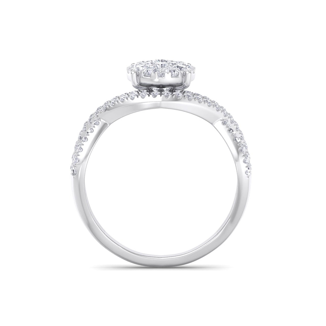 Oval ring in white gold with white diamonds of 1.18 ct in weight