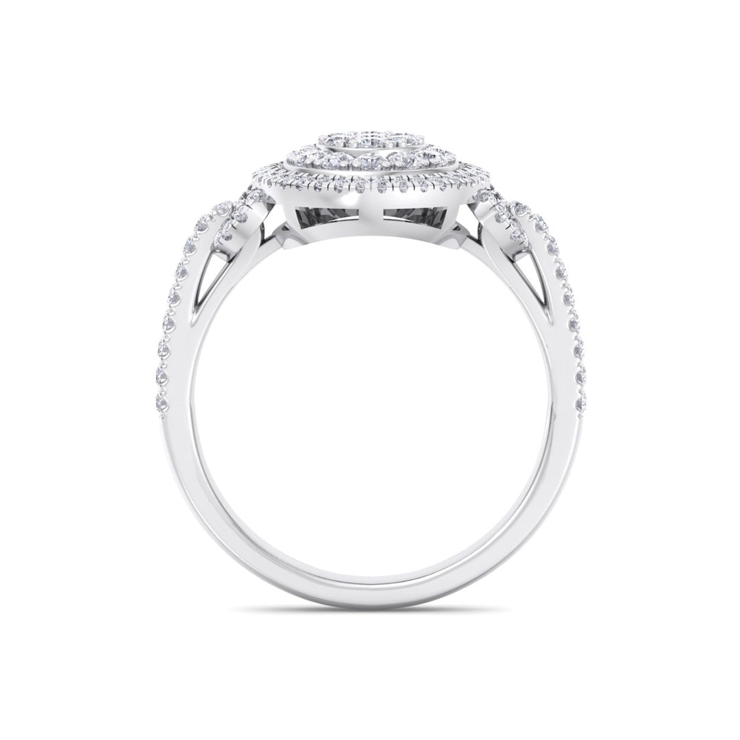Diamond ring in white gold with white diamonds of 0.59 ct in weight