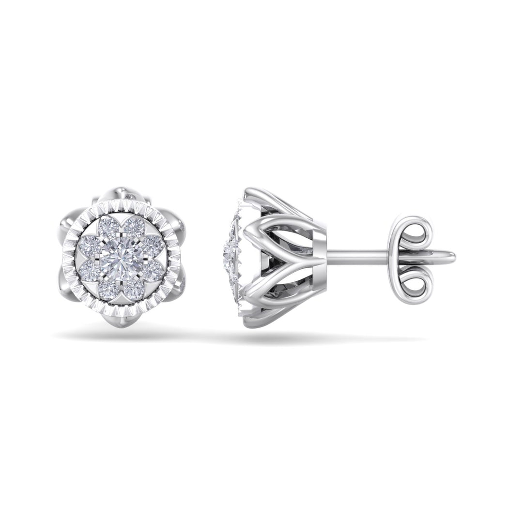 Stud earrings in white gold with white diamonds of 0.28 ct in weight