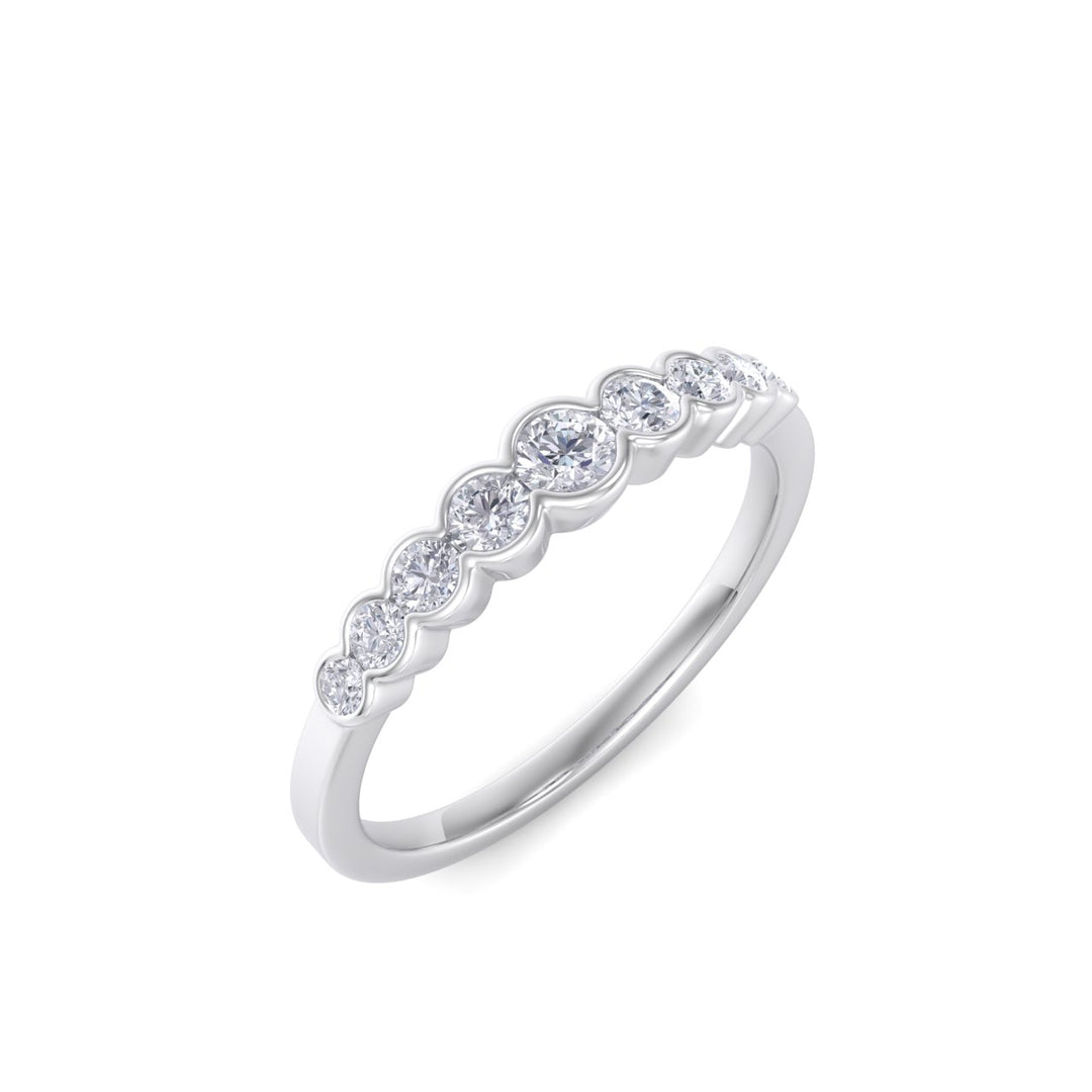 Wedding band in white gold with white diamonds of 0.34 ct in weight