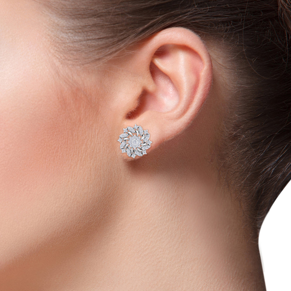 Flower stud earrings in white gold with white diamonds of 1.13 ct in weight