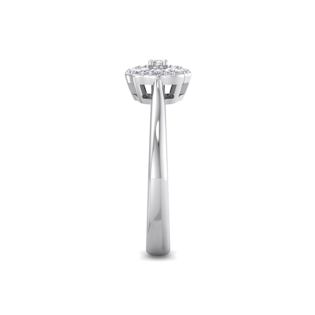 Petite solitarie ring in white gold with white diamonds of 0.42 ct in weight