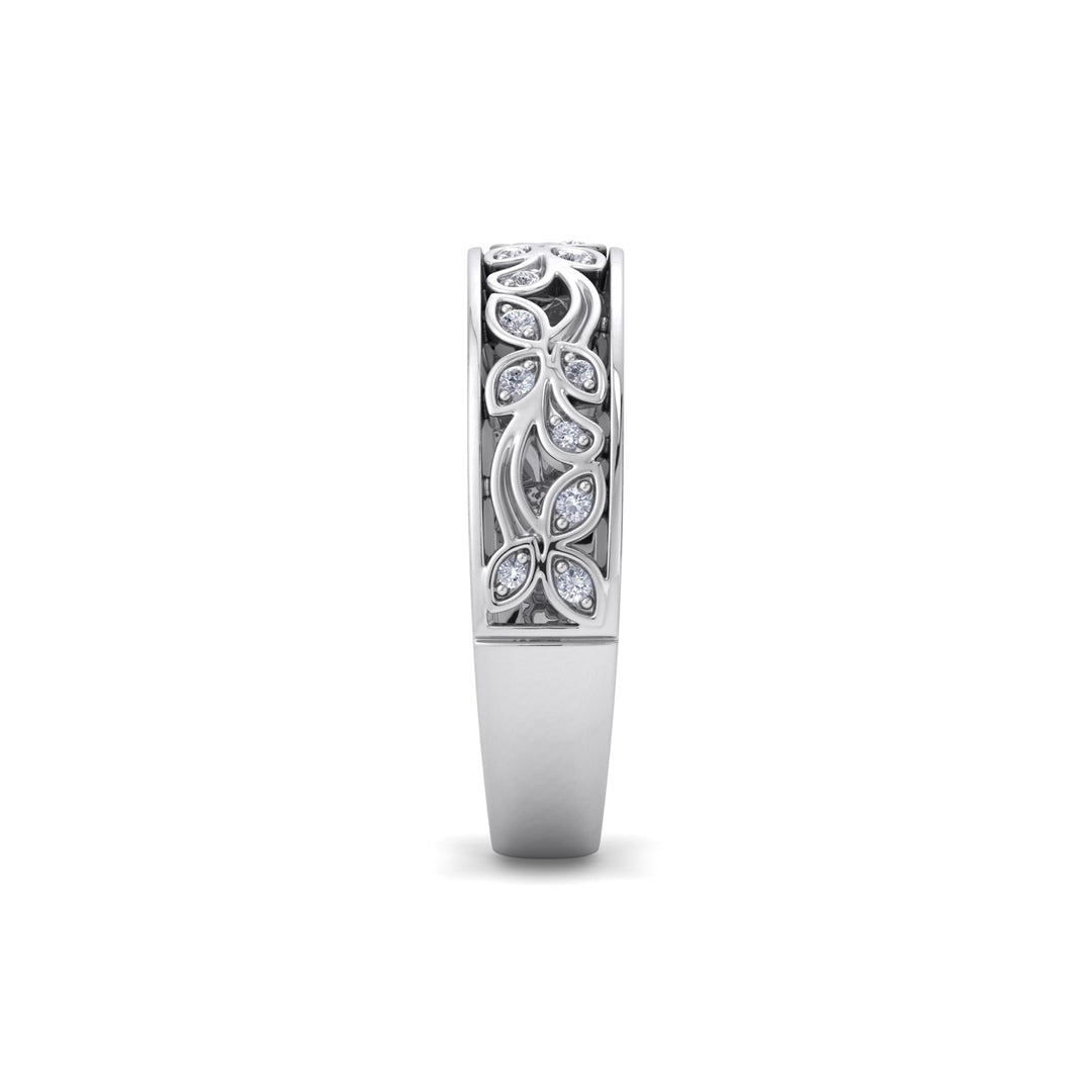 Ring with leaf pattern in white gold with white diamonds of 0.13 ct in weight