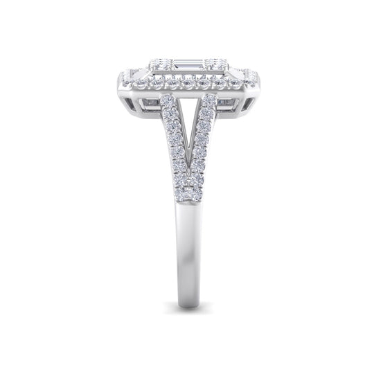 Square ring in white gold with white diamonds of 0.65 ct in weight