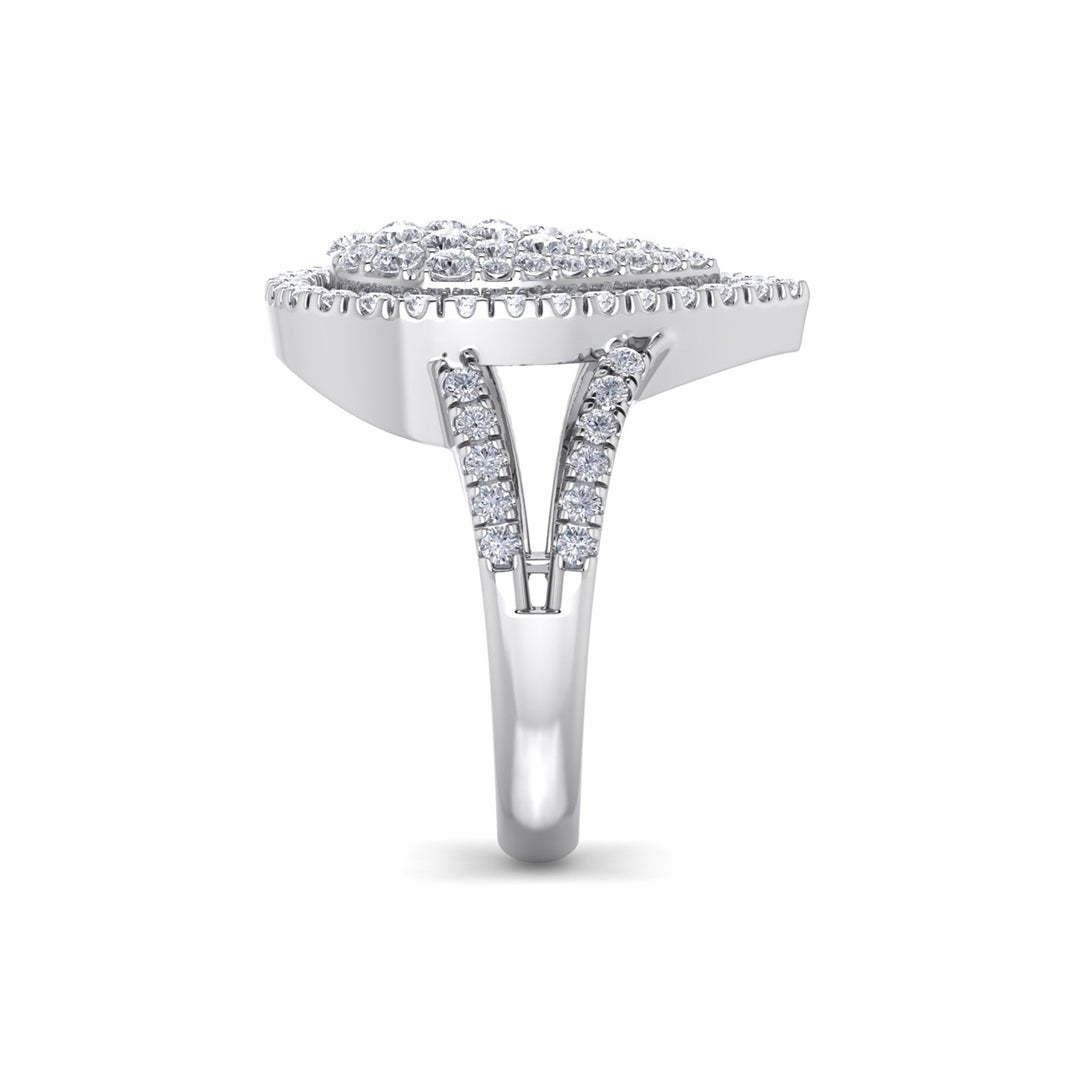Statement ring with pear shape in white gold with white diamonds of 1.05 ct in weight