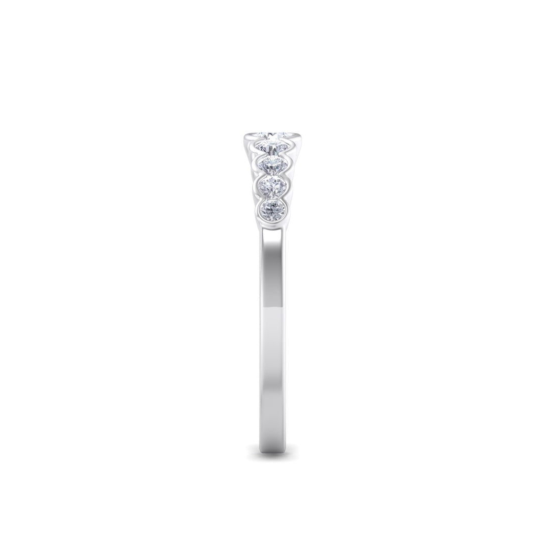 Wedding band in white with white diamonds of 0.34 ct in weight